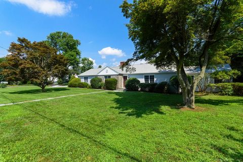 Ideally located in the heart of the sought-after Noroton Manor Association and within the coveted Hindley Blue Ribbon school district, this delightful three-bedroom, two-bath home offers the perfect blend of charm and convenience. Enjoy exclusive acc...