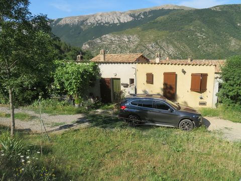 MASION jumelée sur 2 niveaux de 68 m2 à VENDRE à MAJASTRES (04270)