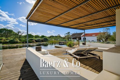 5 bedroom villa, divided by a 3 bedroom main house and two 1 bedroom guest houses, with a total of 226 m2 of construction area, set in a plot of 7,520 m2, recently completely refurbished with excellent quality materials, between Grândola and Melides,...